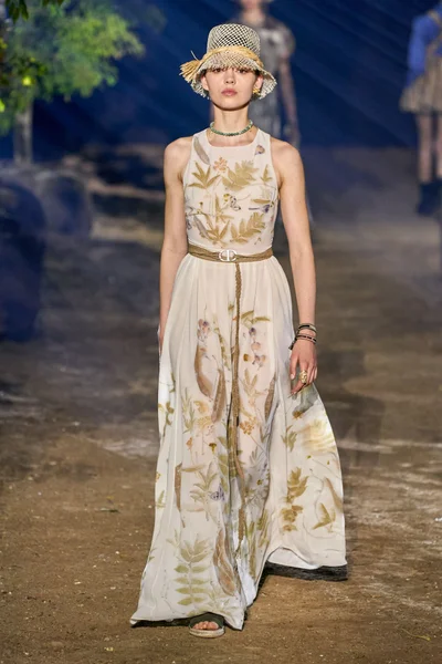 Look 28